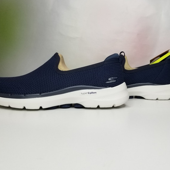SKECHERS Women's Go Walk 6-Clear Virtue Slip On  Shoes Size 9 Navy  NWT - Picture 1 of 7